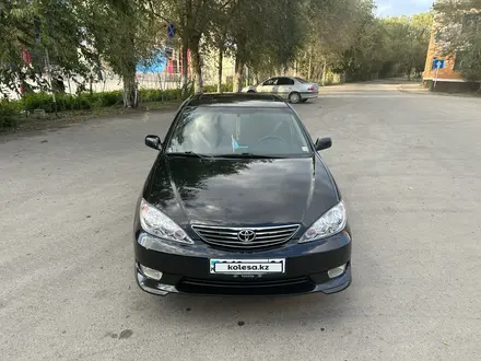 Toyota Camry 2005 года за 6 200 000 тг. в Актобе – фото 2