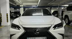 Lexus ES 250 2018 года за 23 500 000 тг. в Алматы