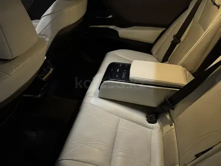 Lexus ES 250 2018 года за 22 500 000 тг. в Алматы – фото 4