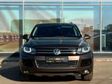 Volkswagen Touareg 2012 года за 12 500 000 тг. в Уральск – фото 2