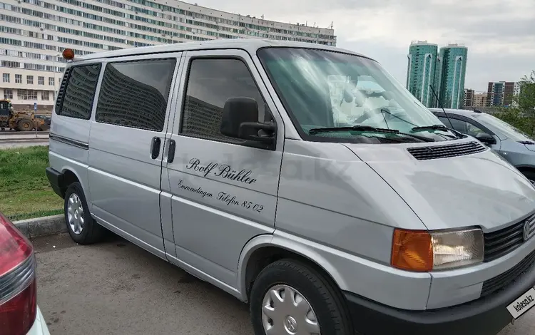 Volkswagen Caravelle 1995 года за 3 800 000 тг. в Астана