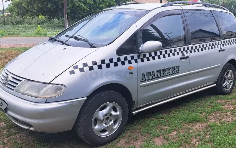 Volkswagen Sharan 1997 годаүшін2 280 000 тг. в Уральск