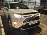 Toyota RAV4 2022 года за 19 000 000 тг. в Атырау – фото 4