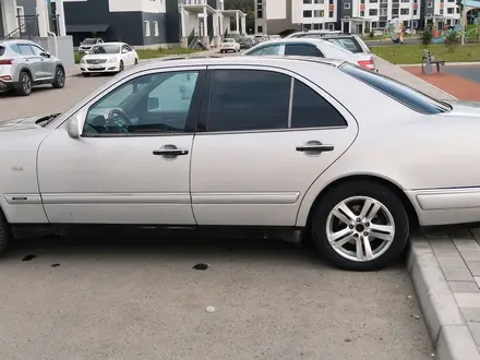 Mercedes-Benz E 240 1998 года за 2 500 000 тг. в Усть-Каменогорск – фото 12