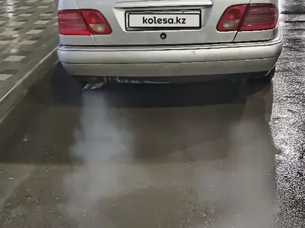 Mercedes-Benz E 240 1998 года за 2 500 000 тг. в Усть-Каменогорск – фото 8