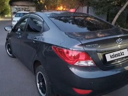 Hyundai Solaris 2013 года за 4 500 000 тг. в Астана – фото 12