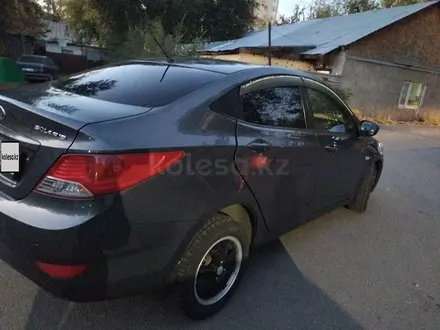 Hyundai Solaris 2013 года за 4 500 000 тг. в Астана – фото 13