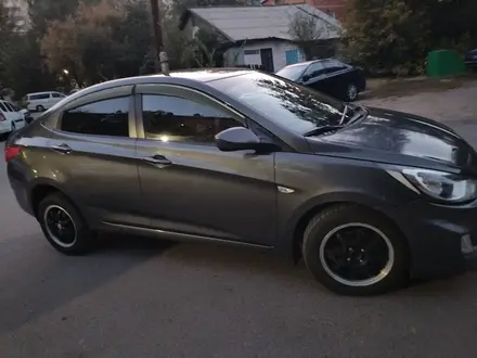 Hyundai Solaris 2013 года за 4 500 000 тг. в Астана – фото 2