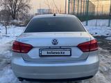 Volkswagen Passat 2012 годаfor5 600 000 тг. в Алматы – фото 4