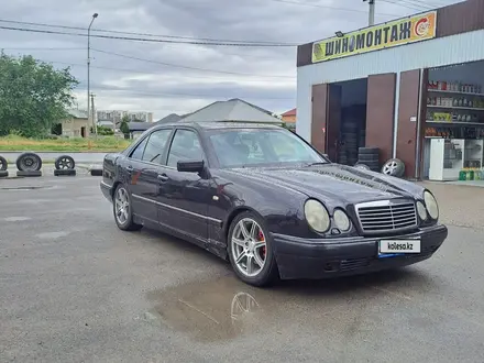 Mercedes-Benz E 280 1996 года за 2 600 000 тг. в Шымкент – фото 2