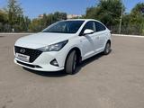 Hyundai Accent 2021 года за 7 600 000 тг. в Рудный – фото 2