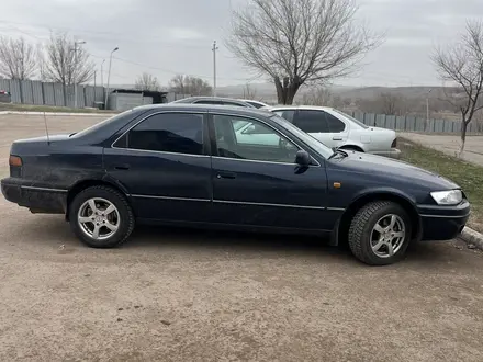 Toyota Camry 1998 года за 2 400 000 тг. в Жаркент – фото 4