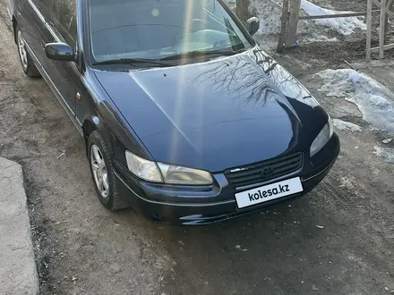 Toyota Camry 1998 года за 2 400 000 тг. в Жаркент – фото 2