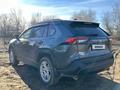 Toyota RAV4 2021 года за 14 200 000 тг. в Уральск – фото 2