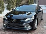 Toyota Camry 2018 года за 14 500 000 тг. в Алматы – фото 2