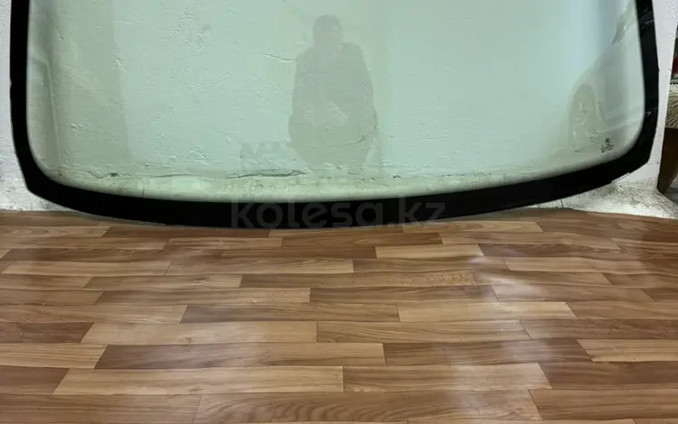 Оригинальное лобовое стекло за 35 000 тг. в Жезказган