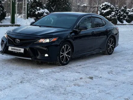 Toyota Camry 2019 года за 11 900 000 тг. в Алматы – фото 2