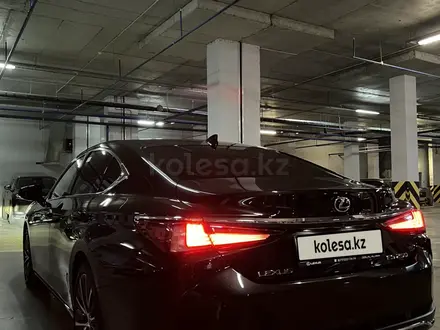 Lexus ES 250 2023 года за 27 000 000 тг. в Астана – фото 6