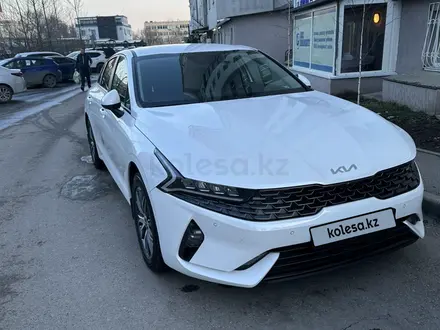 Kia K5 2021 года за 13 200 000 тг. в Алматы