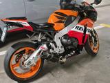 Honda  CBR 1000RR RA REPSOL. 2012 годаүшін3 600 000 тг. в Алматы – фото 2