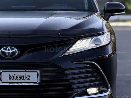 Toyota Camry 2021 года за 18 000 000 тг. в Караганда – фото 3