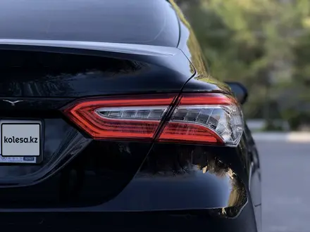 Toyota Camry 2021 года за 18 000 000 тг. в Караганда – фото 15