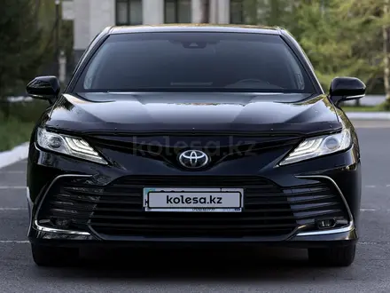 Toyota Camry 2021 года за 18 000 000 тг. в Караганда – фото 2