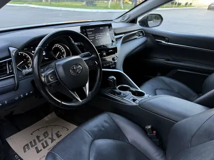 Toyota Camry 2021 года за 18 000 000 тг. в Караганда – фото 21