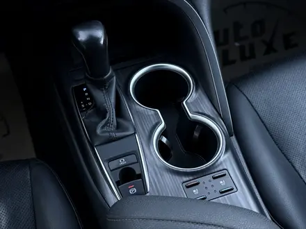 Toyota Camry 2021 года за 18 000 000 тг. в Караганда – фото 23