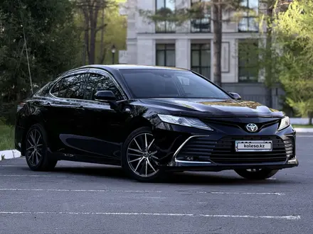 Toyota Camry 2021 года за 18 000 000 тг. в Караганда