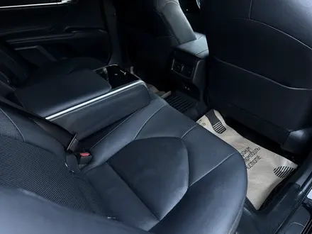 Toyota Camry 2021 года за 18 000 000 тг. в Караганда – фото 35