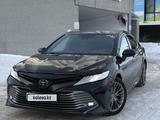 Toyota Camry 2018 года за 12 950 000 тг. в Астана