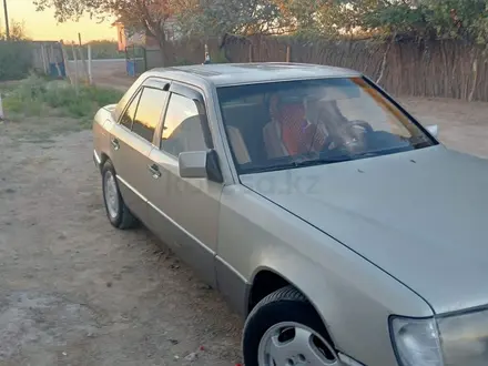 Mercedes-Benz E 230 1990 года за 1 100 000 тг. в Кызылорда – фото 2