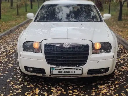 Chrysler 300C 2005 года за 4 500 000 тг. в Алматы – фото 4