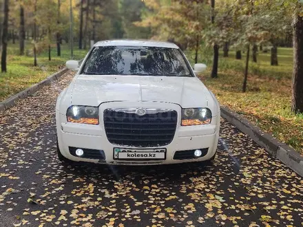 Chrysler 300C 2005 года за 4 500 000 тг. в Алматы – фото 7