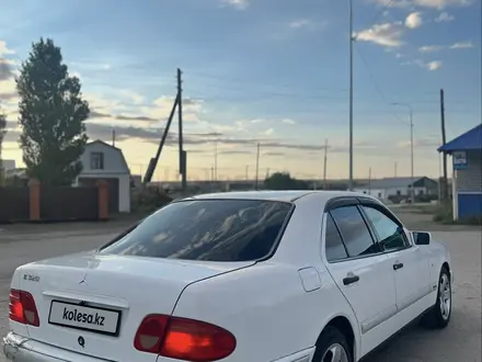 Mercedes-Benz E 200 1997 года за 2 500 000 тг. в Актобе – фото 4