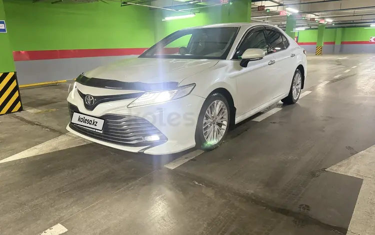 Toyota Camry 2018 годаfor13 400 000 тг. в Алматы