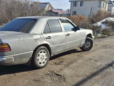 Mercedes-Benz E 260 1990 года за 1 250 000 тг. в Алматы – фото 3