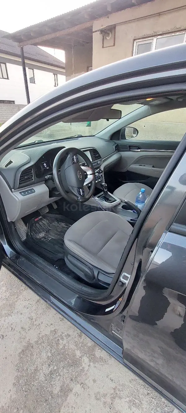 Hyundai Elantra, 2019