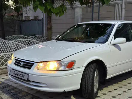Toyota Camry 2000 года за 2 650 000 тг. в Алматы – фото 10