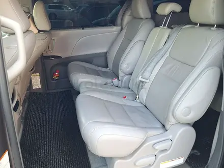 Toyota Sienna 2016 года за 9 000 000 тг. в Атырау – фото 8