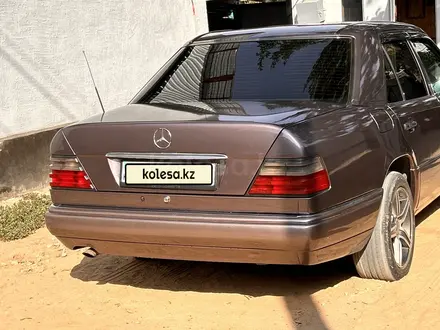Mercedes-Benz E 220 1995 года за 2 300 000 тг. в Алматы – фото 4