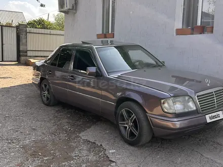 Mercedes-Benz E 220 1995 года за 2 300 000 тг. в Алматы – фото 11