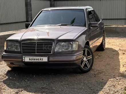 Mercedes-Benz E 220 1995 года за 2 300 000 тг. в Алматы