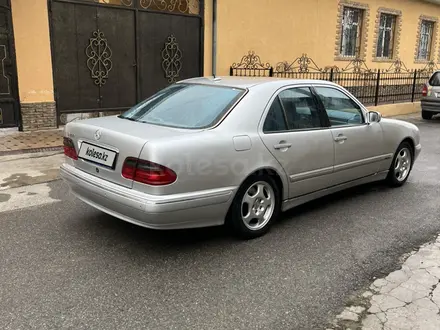 Mercedes-Benz E 320 2000 года за 6 200 000 тг. в Шымкент – фото 4