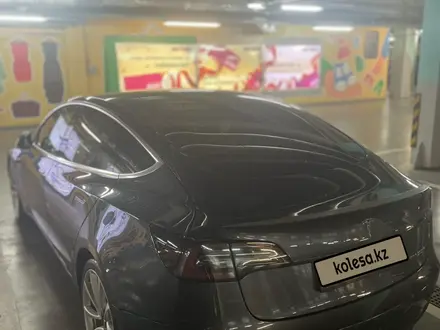 Tesla Model 3 2018 года за 13 990 000 тг. в Алматы – фото 5