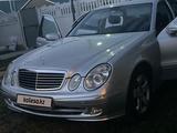 Mercedes-Benz E 320 2004 годаүшін4 600 000 тг. в Актобе – фото 4