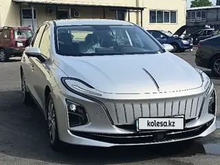 Hongqi E-QM5