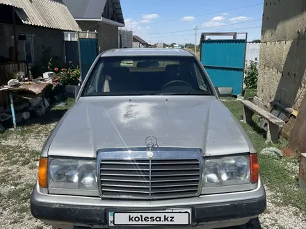 Mercedes-Benz E 200 1989 года за 1 100 000 тг. в Талдыкорган