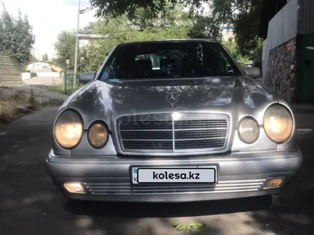 Mercedes-Benz E 280 1996 года за 1 700 000 тг. в Алматы